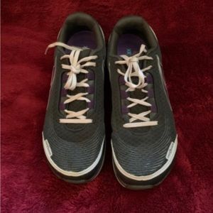 Altra Olympus Women’s Size 10 Zero Drop Foot Shape Gaiter Trap Running Shoe